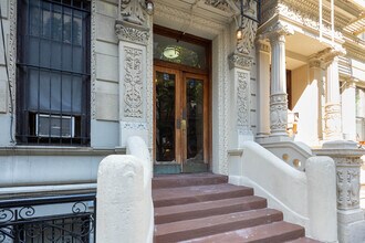 157 W 80th St in New York, NY - Building Photo - Building Photo