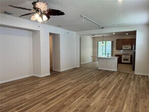 8237 Dunham Station Dr in Tampa, FL - Building Photo - Building Photo