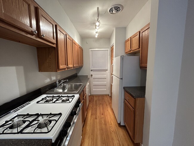 6535 N Mozart St in Chicago, IL - Building Photo - Building Photo