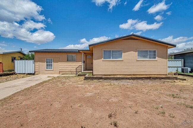 3822 Walnut Ave in Odessa, TX - Building Photo - Building Photo
