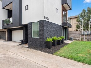 6007 Tyne St in Houston, TX - Building Photo - Building Photo