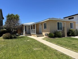 8437 Lilienthal Ave, Unit Front Unit in Los Angeles, CA - Building Photo