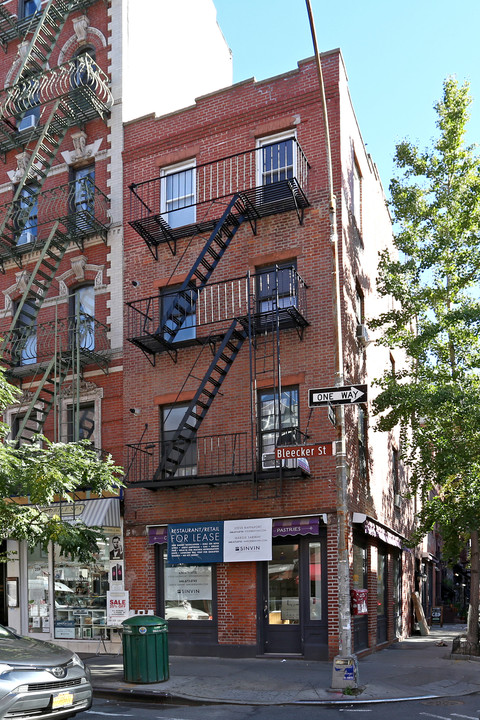 257 Bleecker St in New York, NY - Building Photo