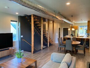 618 S Denver St, Unit 2 in Spokane, WA - Foto de edificio - Building Photo