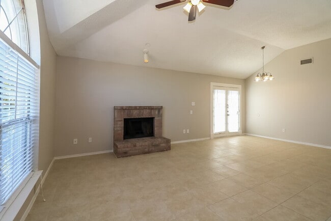 1521 Becky Ln in Lancaster, TX - Building Photo - Building Photo