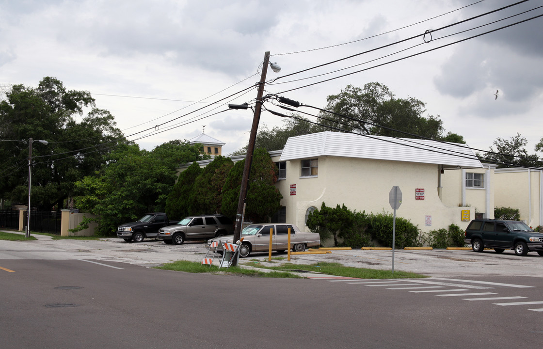 Uptown 22 Villas in Tampa, FL - Building Photo