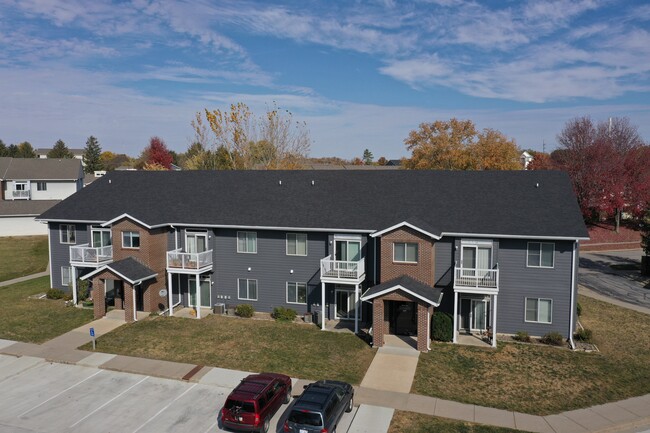 Western Hills Apartments in Ames, IA - Foto de edificio - Building Photo