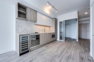 2020-2020 Bathurst St in Toronto, ON - Building Photo - Building Photo