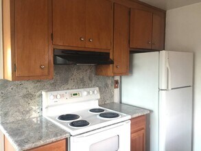 895 Coburn Ct, Unit C in San Leandro, CA - Building Photo - Building Photo
