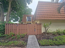 5249 Cedarbend Dr in Ft. Myers, FL - Building Photo