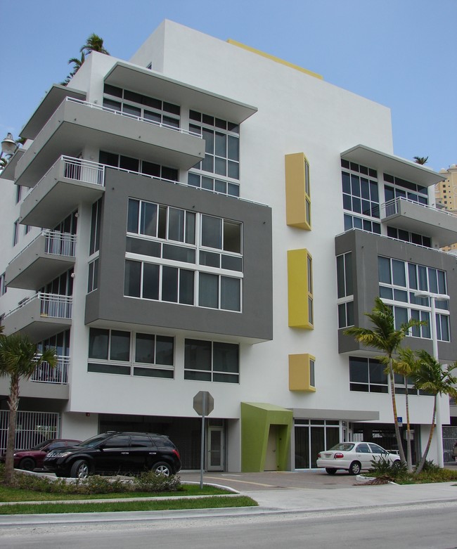 Bella Condos in Sunny Isles Beach, FL - Foto de edificio - Building Photo