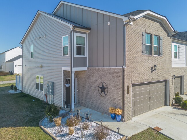 744 Prairie View Dr in Columbia, TN - Building Photo - Building Photo
