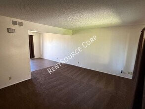 1303 W Ave J 4 in Lancaster, CA - Building Photo - Building Photo