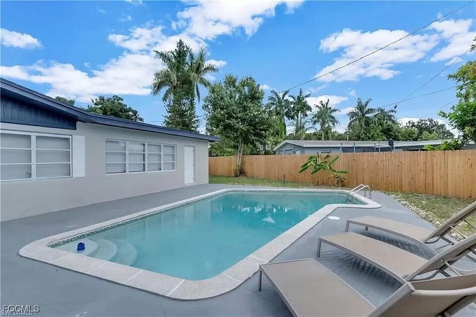 1675 Temple Terrace in North Fort Myers, FL - Building Photo
