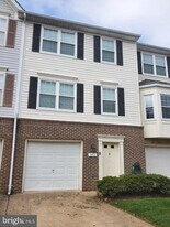 573 Highland Towne Ln in Warrenton, VA - Building Photo