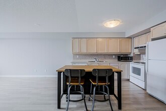 710-1710 Humberwood Blvd in Toronto, ON - Building Photo - Building Photo