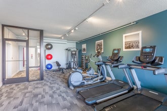 Riverfalls Tower Apartments in Spokane, WA - Foto de edificio - Interior Photo