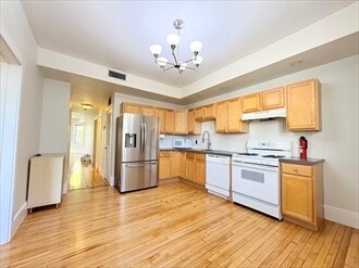 367 Cardinal Medeiros Ave, Unit 2 in Cambridge, MA - Foto de edificio - Building Photo