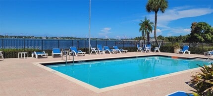 825 Center St 35C in Jupiter, FL - Building Photo - Building Photo