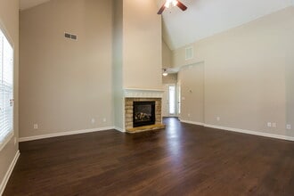 23 Bedford Park Dr in Newnan, GA - Building Photo - Building Photo