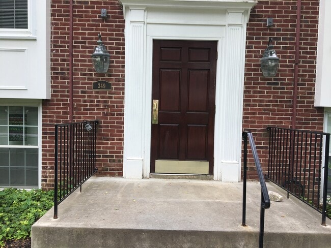 349 Homeland Southway, Unit 1B in Baltimore, MD - Building Photo - Building Photo