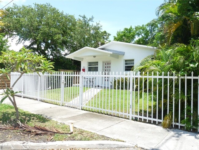 453 NE 70th St in Miami, FL - Building Photo - Building Photo