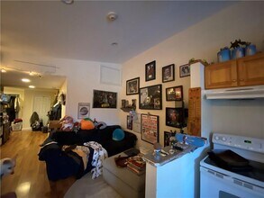 16 Clearview Ave in Portsmouth, RI - Building Photo - Building Photo