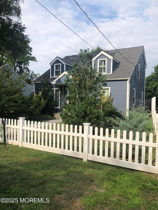 2 Riverview Ave in Long Branch, NJ - Building Photo