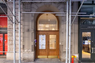 6 W 20th St in New York, NY - Building Photo - Building Photo
