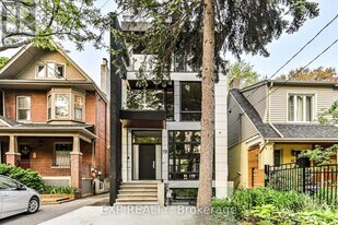 19 Devon Rd in Toronto, ON - Building Photo