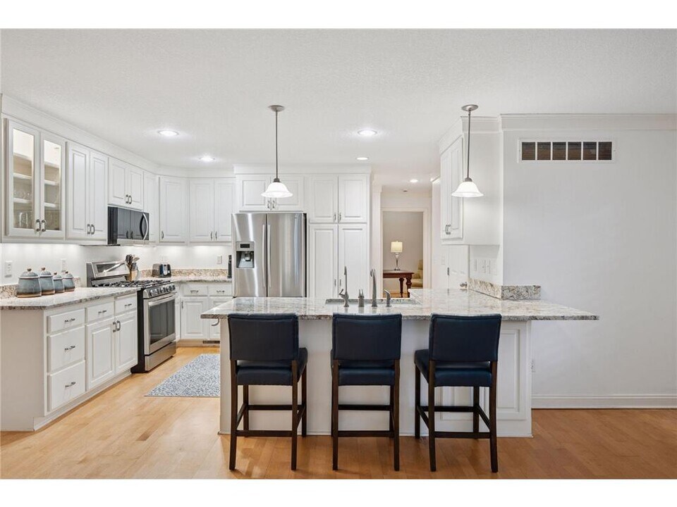 145 Holly Ln N in Plymouth, MN - Building Photo