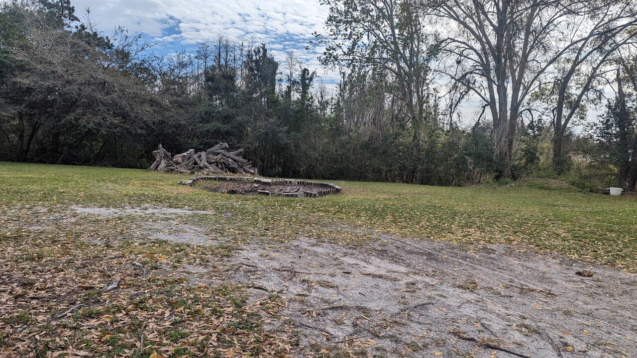 19032 Causeway Blvd in Land O Lakes, FL - Building Photo