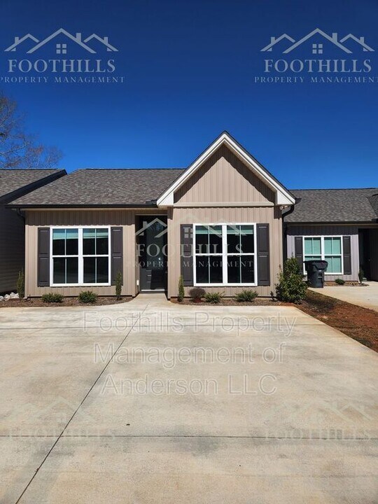 192 Mill St in Pelzer, SC - Building Photo