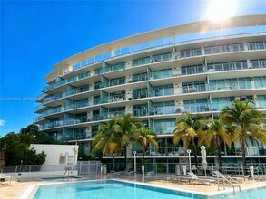 6620 Indian Creek Dr in Miami Beach, FL - Foto de edificio - Building Photo