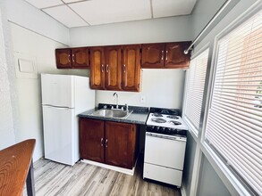 San Rafael Apartments in St. Petersburg, FL - Foto de edificio - Building Photo