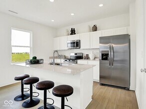 2868 Woods Edge Dr in Greenwood, IN - Building Photo - Building Photo