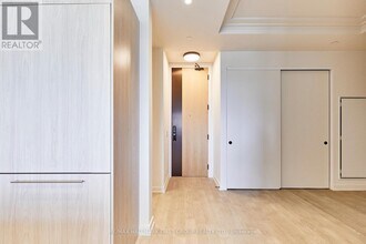 123 Maurice Dr in Oakville, ON - Building Photo - Building Photo