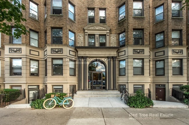 1152 Commonwealth Ave in Boston, MA - Building Photo - Building Photo