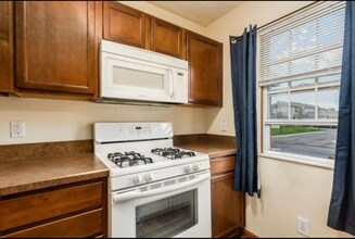 1601 Holland Dr in Hilliard, OH - Building Photo - Building Photo