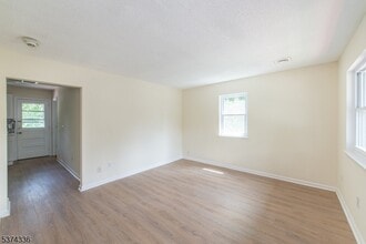 18 Pleasant View Ave in Bloomingdale, NJ - Building Photo - Building Photo