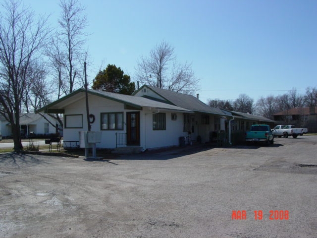 North and South Buildings in Burlington, KS - Foto de edificio - Building Photo