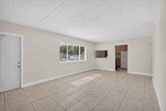 821 Lighthouse Dr, Unit A in North Palm Beach, FL - Building Photo - Building Photo