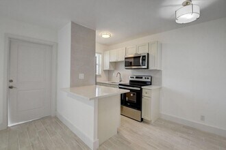 525 S Broadway in Lantana, FL - Building Photo - Building Photo