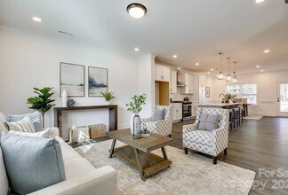 1225 Eastway Dr in Charlotte, NC - Building Photo - Building Photo