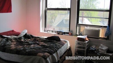 17 Cummings Rd, Unit 5 in Boston, MA - Foto de edificio - Building Photo