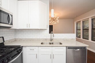 3301 N Harding Ave, Unit N2 in Chicago, IL - Building Photo - Building Photo