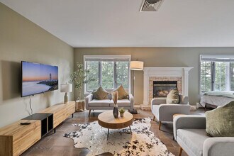 321 Museum Village Rd in Monroe, NY - Building Photo - Building Photo