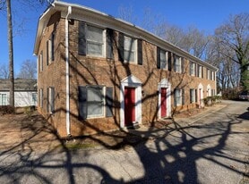 112 State Rd S-42-7449 in Spartanburg, SC - Building Photo