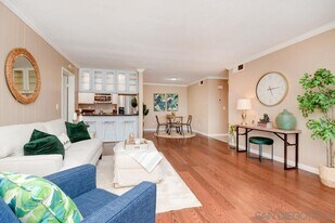 5710 Baltimore Dr in La Mesa, CA - Building Photo