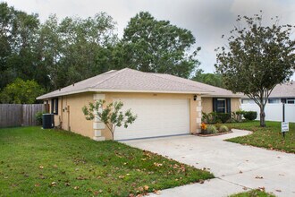 1931 Tarpon Ct in Zephyrhills, FL - Building Photo - Building Photo